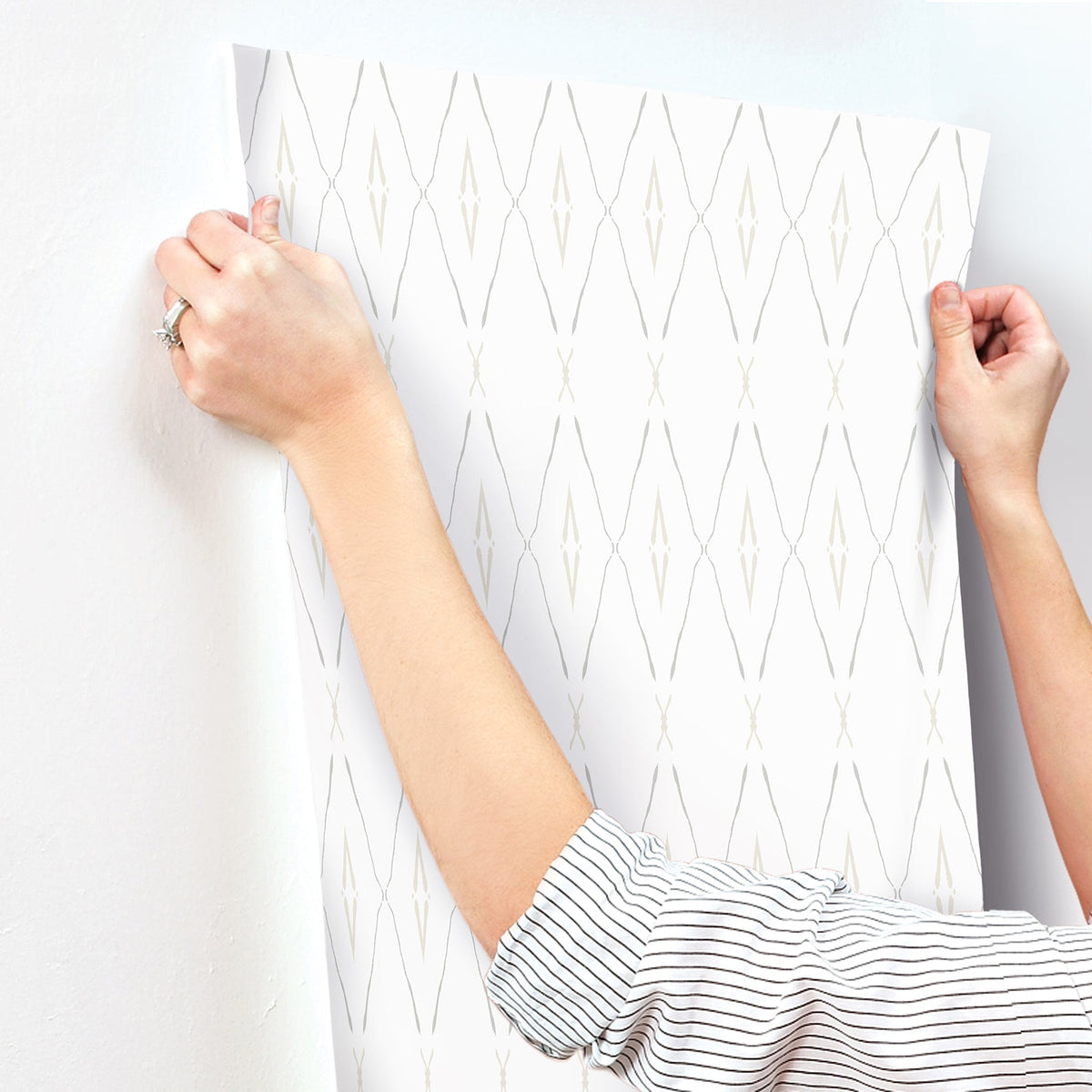 CC1283-peel-and-stick-wallpaper-stick-application-step