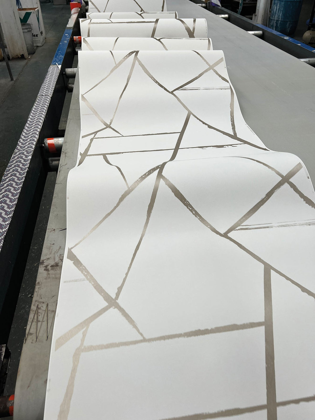 CC1293-peel-and-stick-wallpaper-detail-closeup-6
