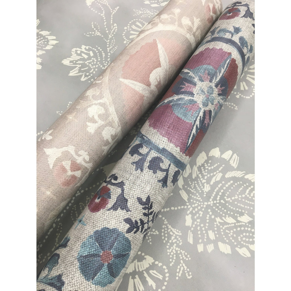 CH1431-peel-and-stick-wallpaper-detail-closeup-2