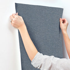 COD0606-peel-and-stick-wallpaper-stick-application-step