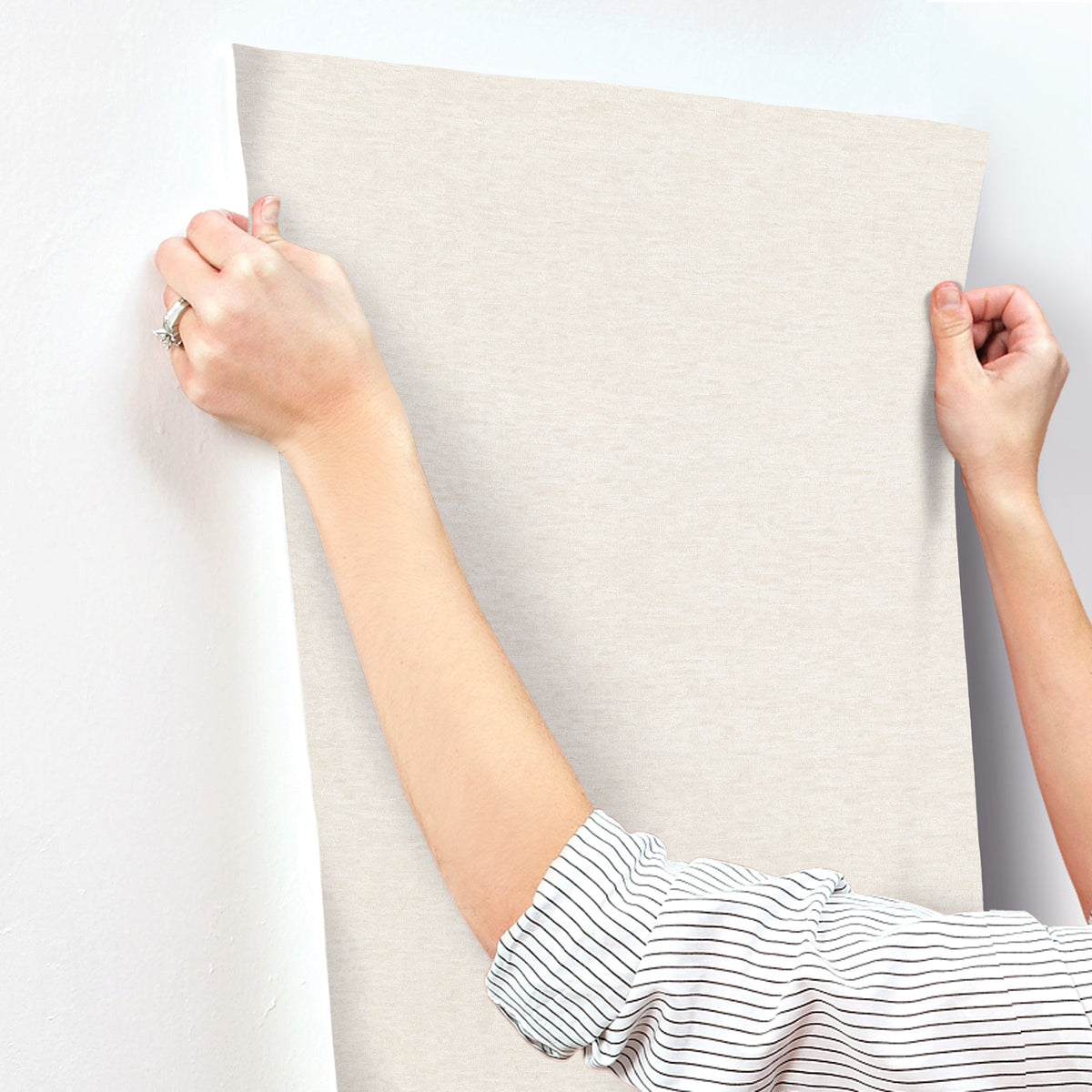 COD0610-peel-and-stick-wallpaper-stick-application-step