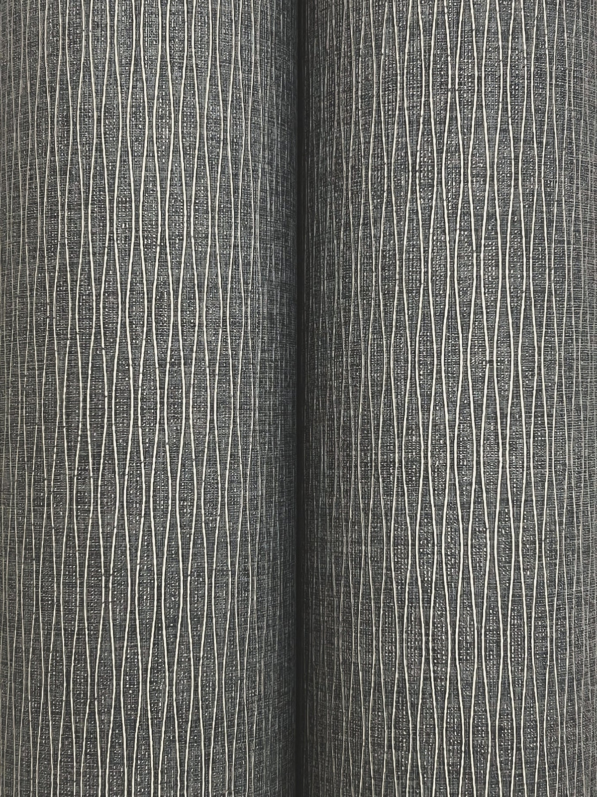 COD0620-peel-and-stick-wallpaper-detail-closeup