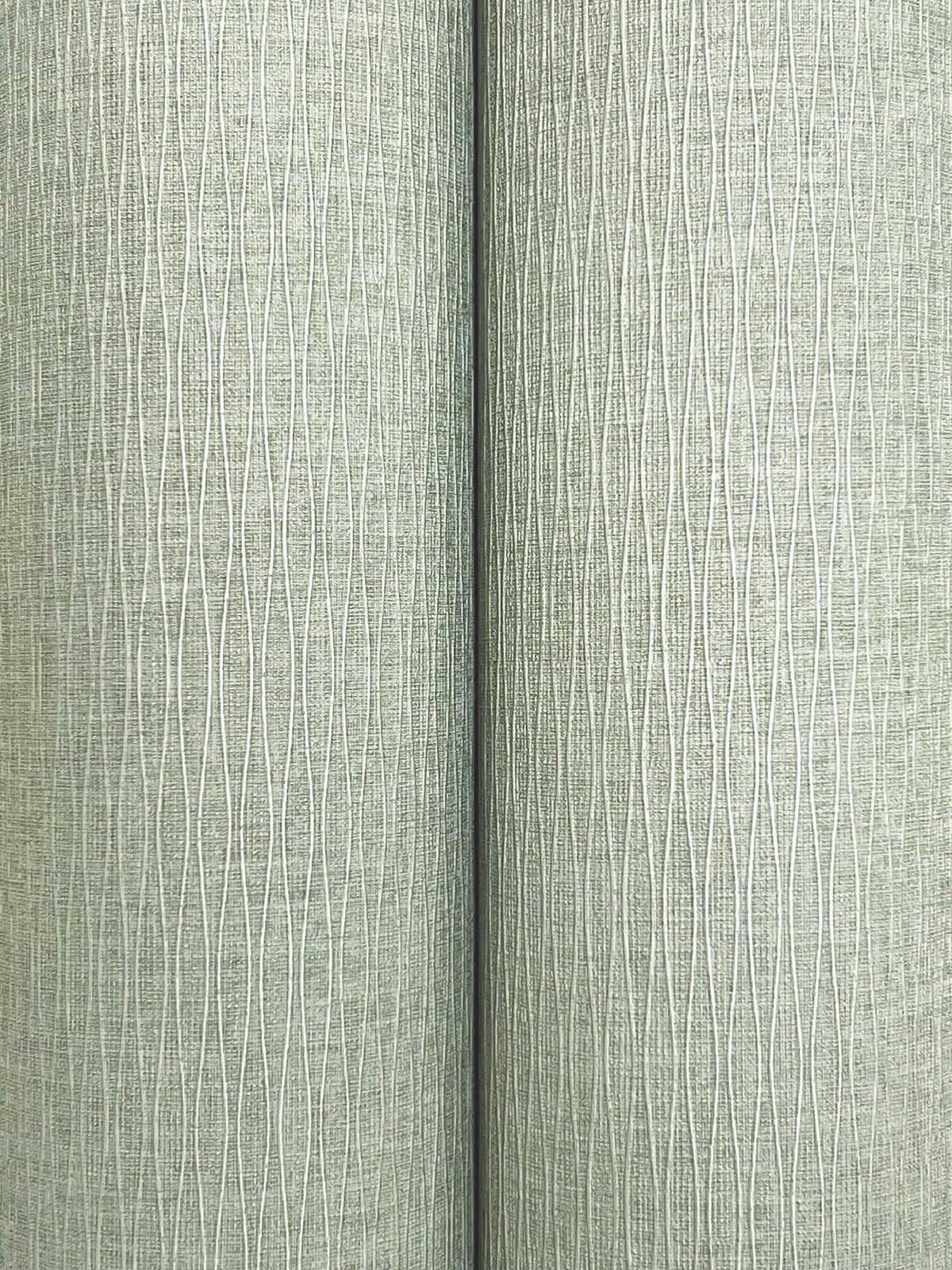 COD0621-peel-and-stick-wallpaper-detail-closeup