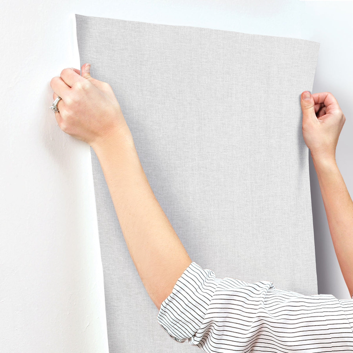 COD0649N-peel-and-stick-wallpaper-stick-application-step