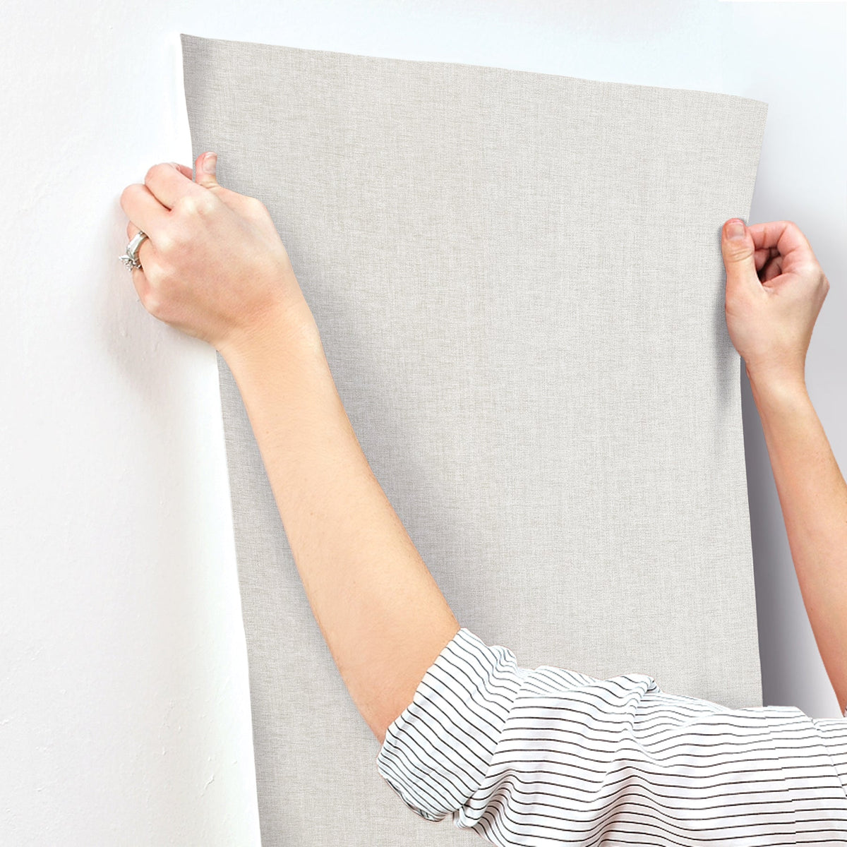 COD0651N-peel-and-stick-wallpaper-stick-application-step