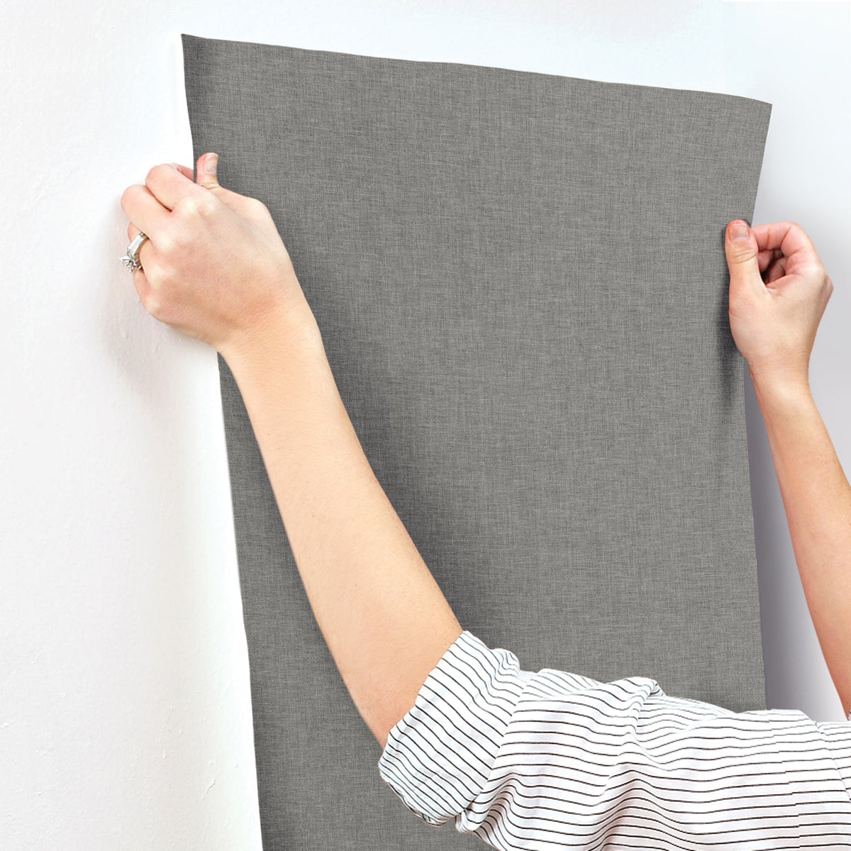 COD0652-peel-and-stick-wallpaper-stick-application-step