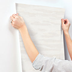 COD0655N-peel-and-stick-wallpaper-stick-application-step