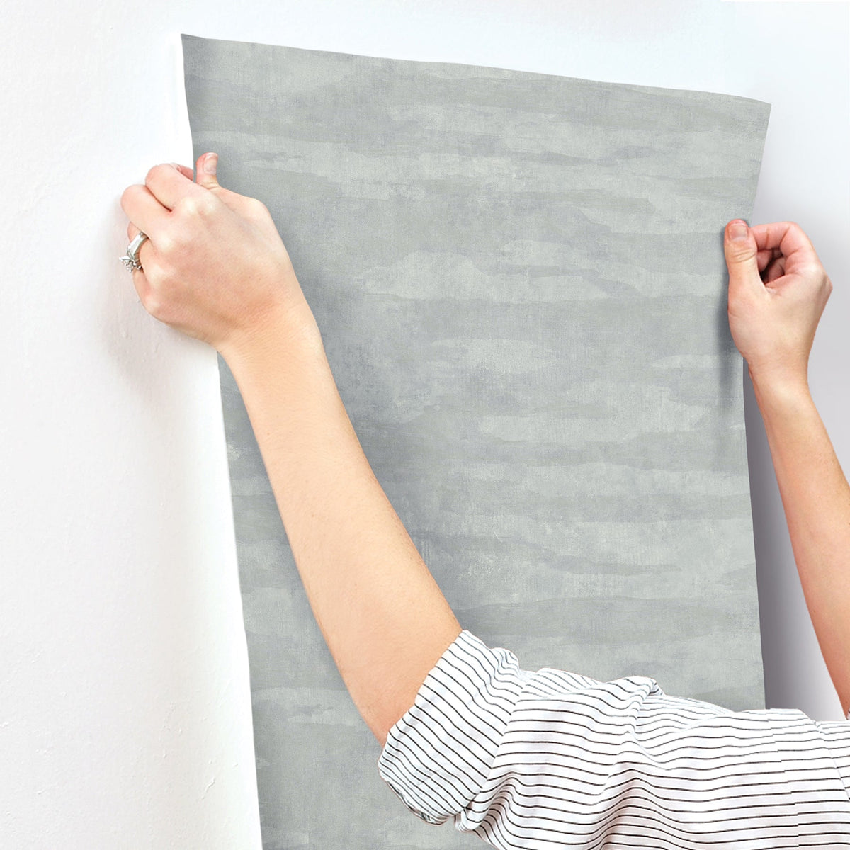 COD0657N-peel-and-stick-wallpaper-stick-application-step