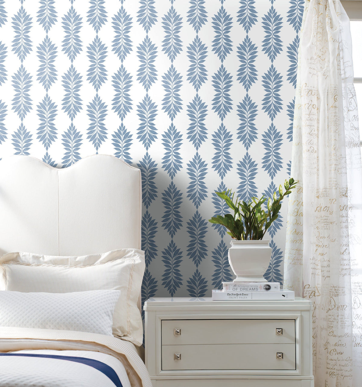 CV4423-peel-and-stick-wallpaper-room-scene