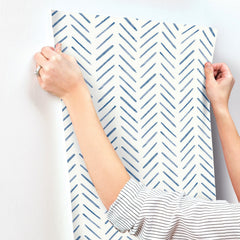 CV4455-peel-and-stick-wallpaper-stick-application-step