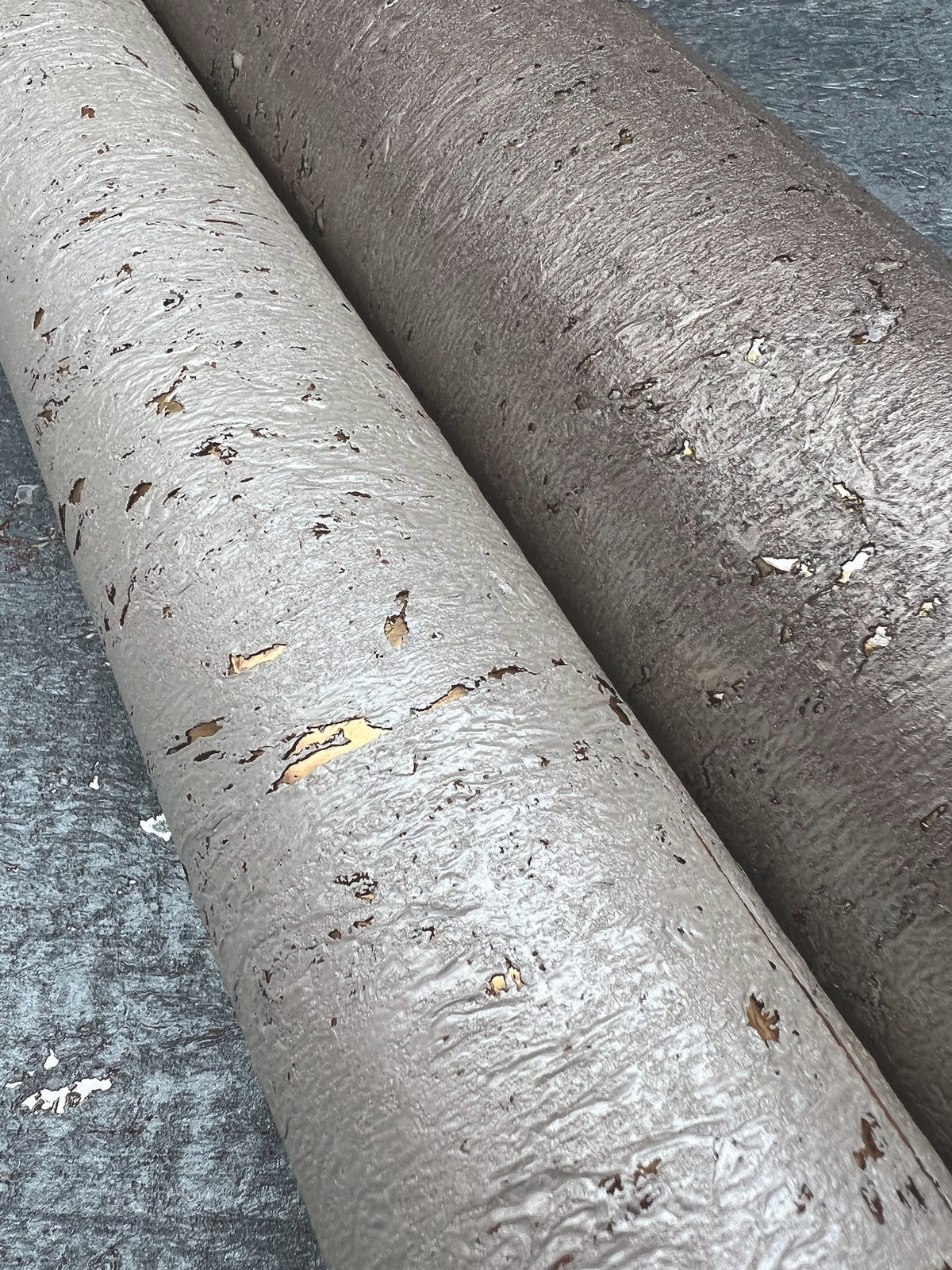 CZ2481-peel-and-stick-wallpaper-detail-closeup-6