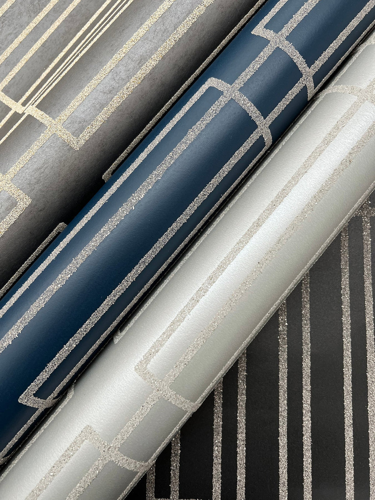 DF3327-peel-and-stick-wallpaper-detail-closeup-3