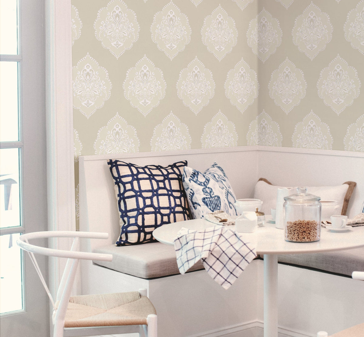 DM4983-peel-and-stick-wallpaper-room-scene-detail-closeup