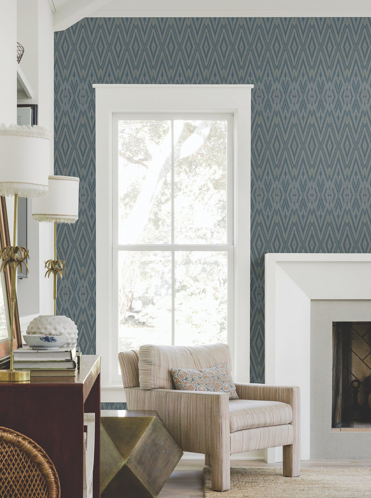 EV3915-peel-and-stick-wallpaper-room-scene-detail-closeup