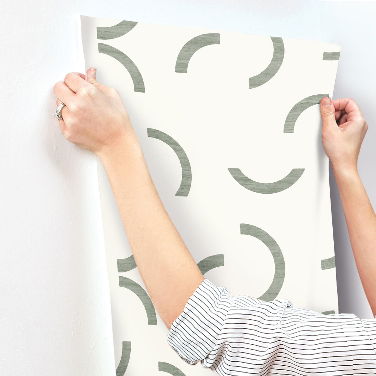 FM1021-peel-and-stick-wallpaper-stick-application-step