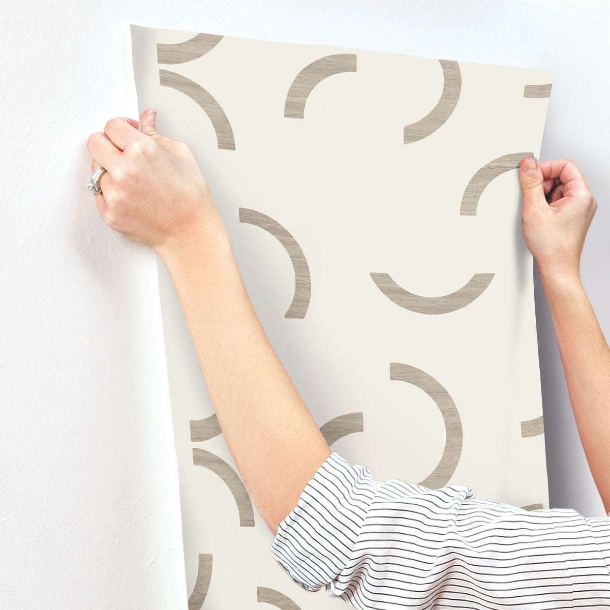 FM1026-peel-and-stick-wallpaper-stick-application-step