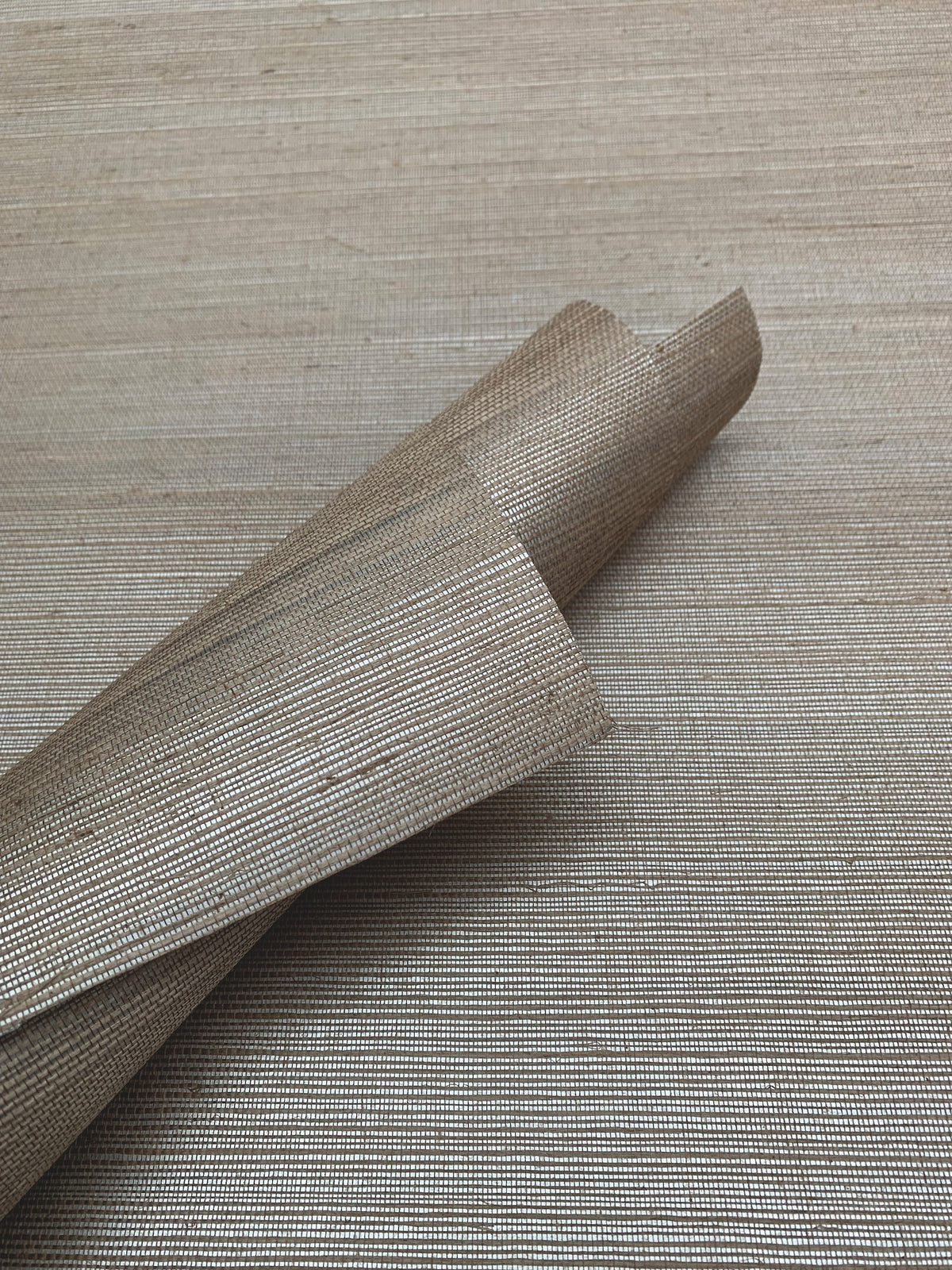GC0700-peel-and-stick-wallpaper-detail-closeup-5