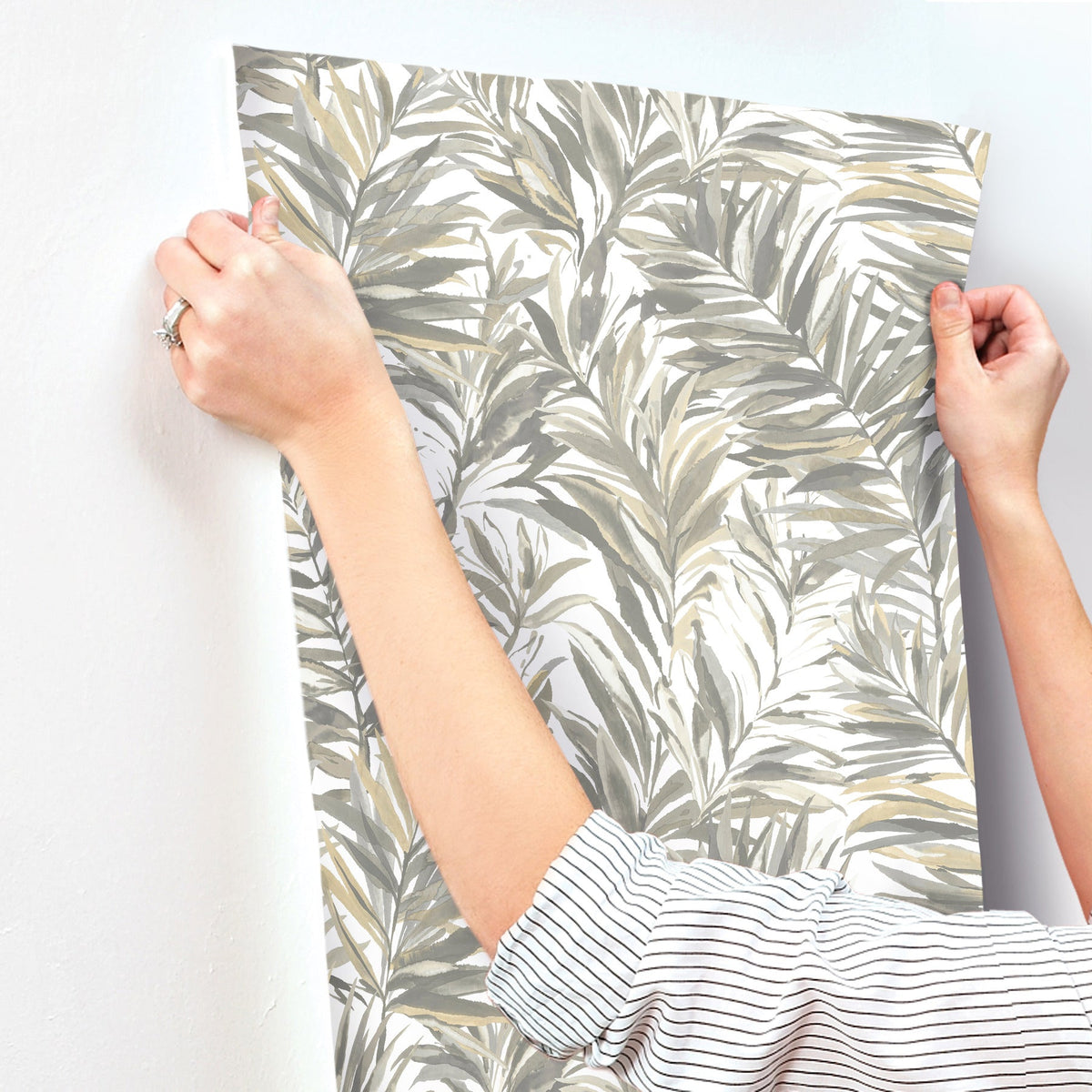 GN2543-peel-and-stick-wallpaper-stick-application-step