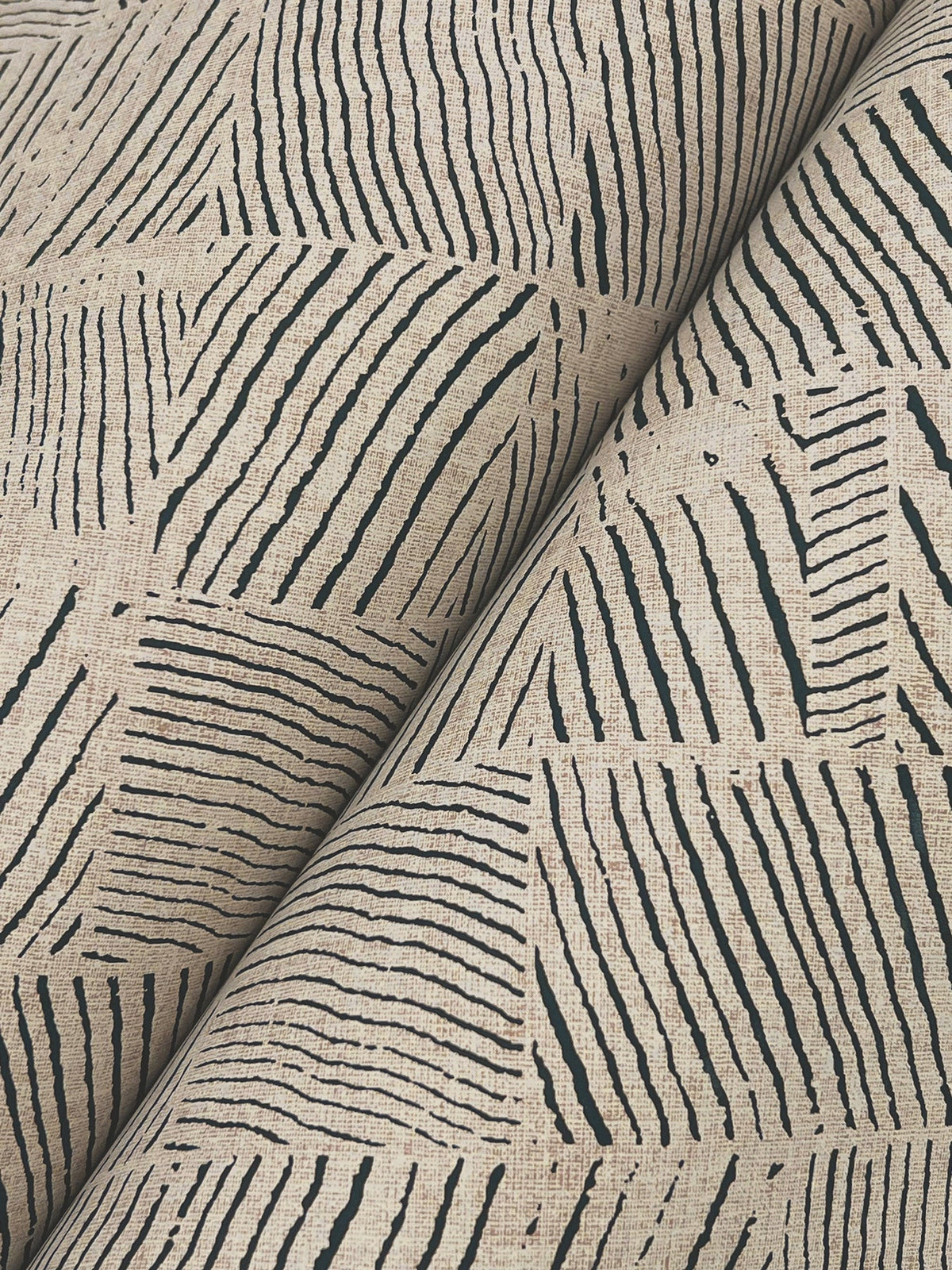 GN2621-peel-and-stick-wallpaper-detail-closeup