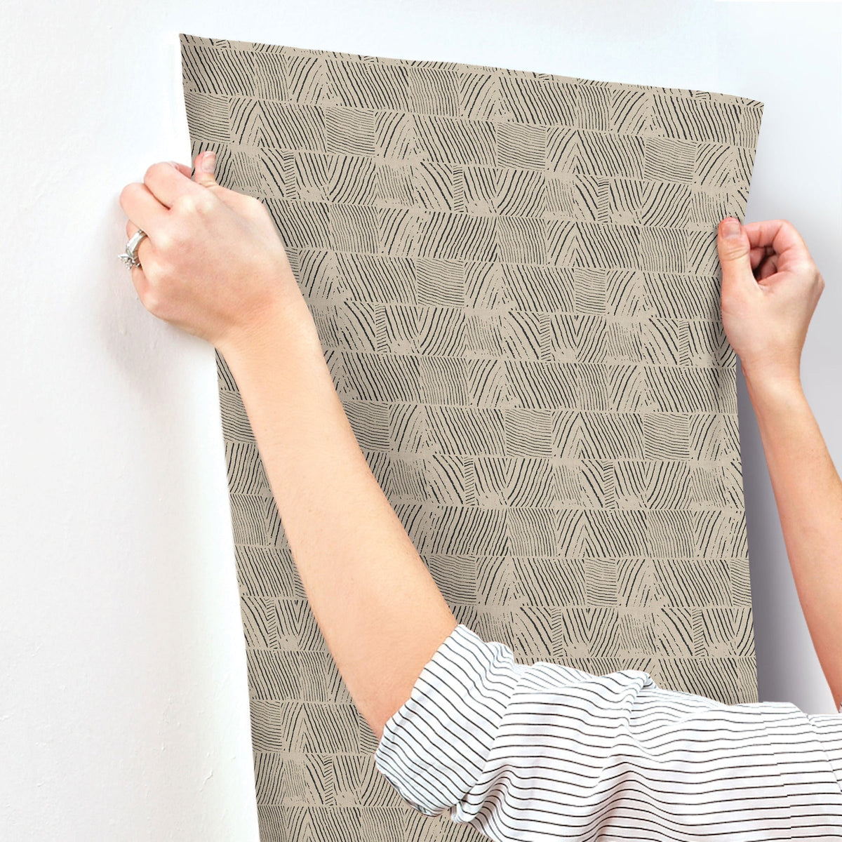 GN2621-peel-and-stick-wallpaper-stick-application-step