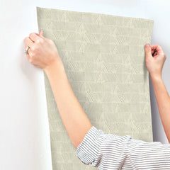 GN2624-peel-and-stick-wallpaper-stick-application-step