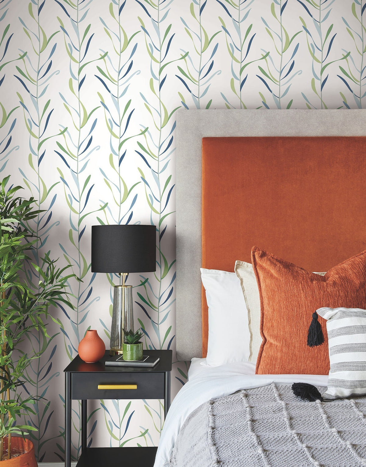 GO8323-peel-and-stick-wallpaper-room-scene
