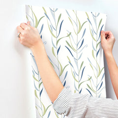 GO8323-peel-and-stick-wallpaper-stick-application-step
