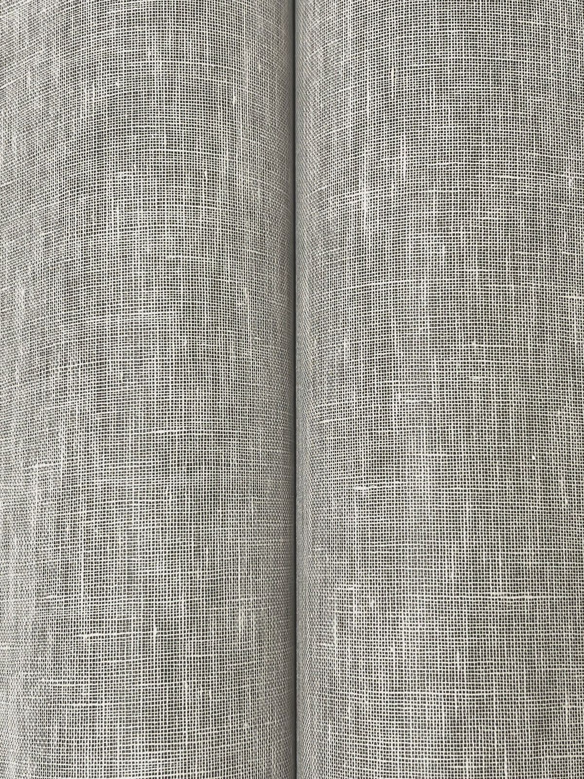 GRL86135-peel-and-stick-wallpaper-detail-closeup