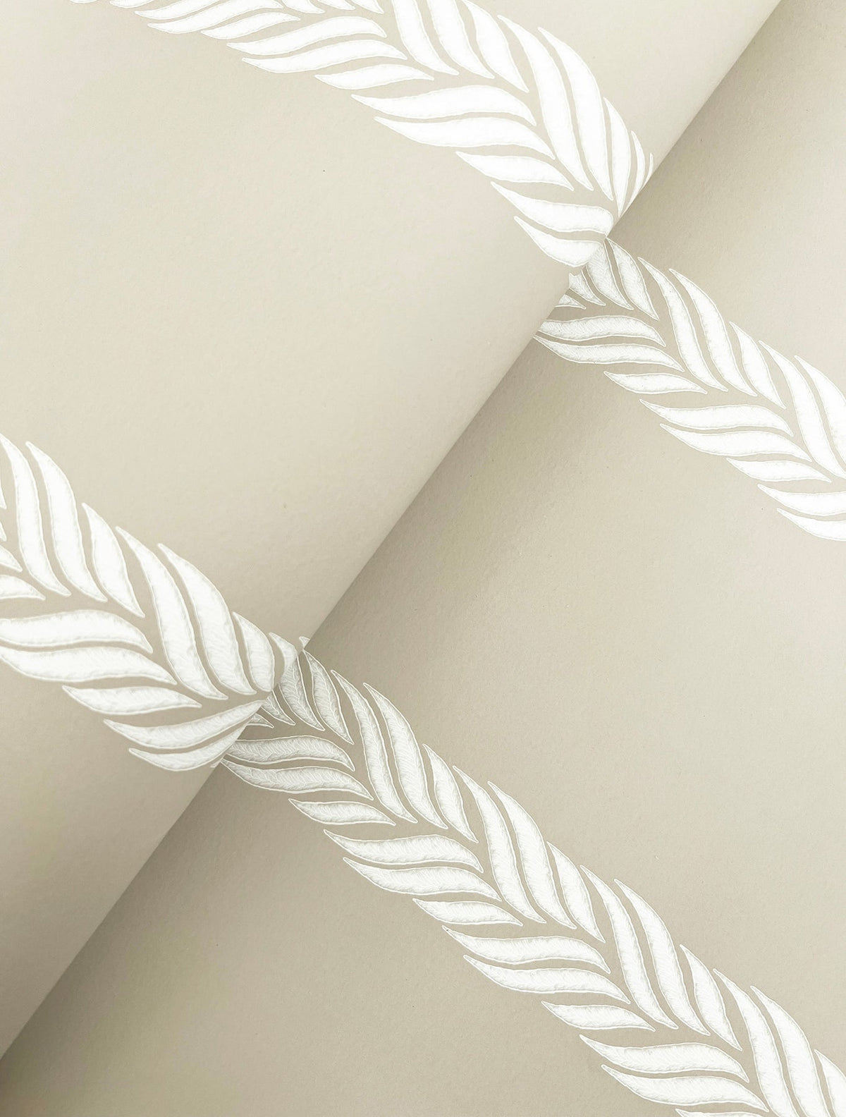 GT4544-peel-and-stick-wallpaper-detail-closeup