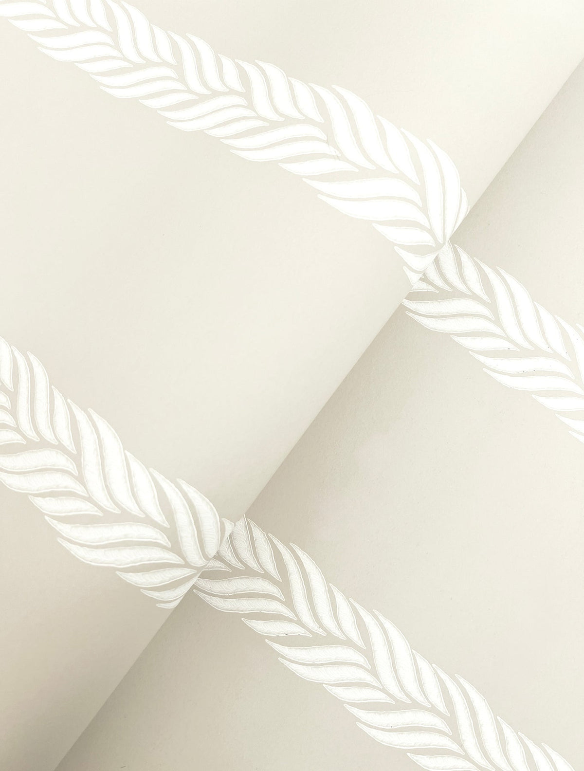 GT4545-peel-and-stick-wallpaper-detail-closeup