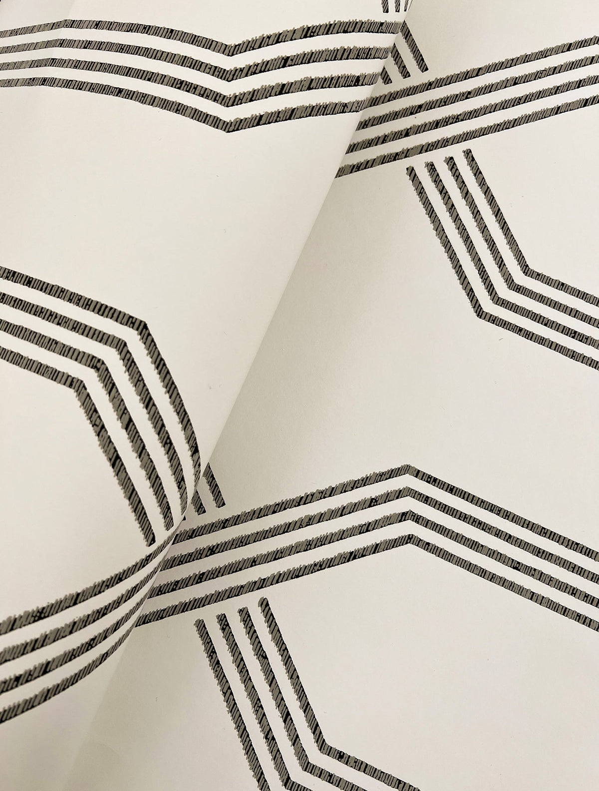 GT4552-peel-and-stick-wallpaper-detail-closeup