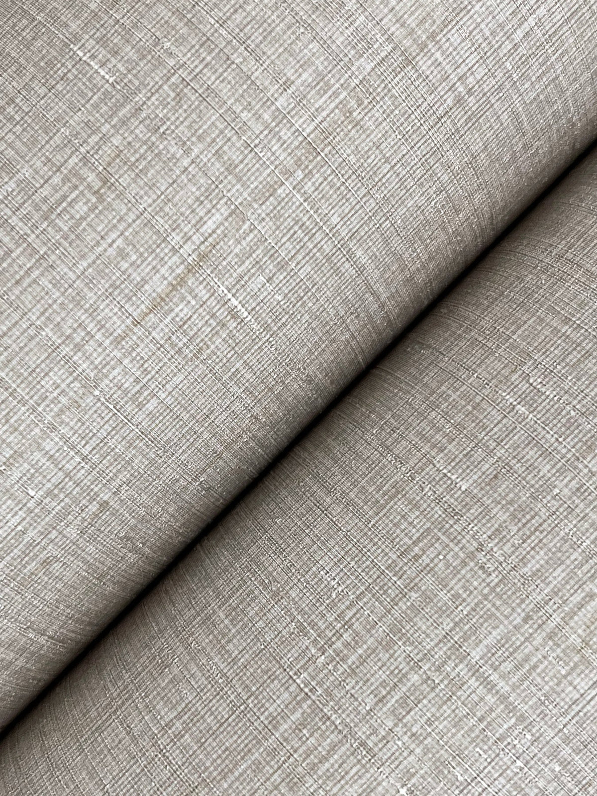 GT4592N-peel-and-stick-wallpaper-detail-closeup