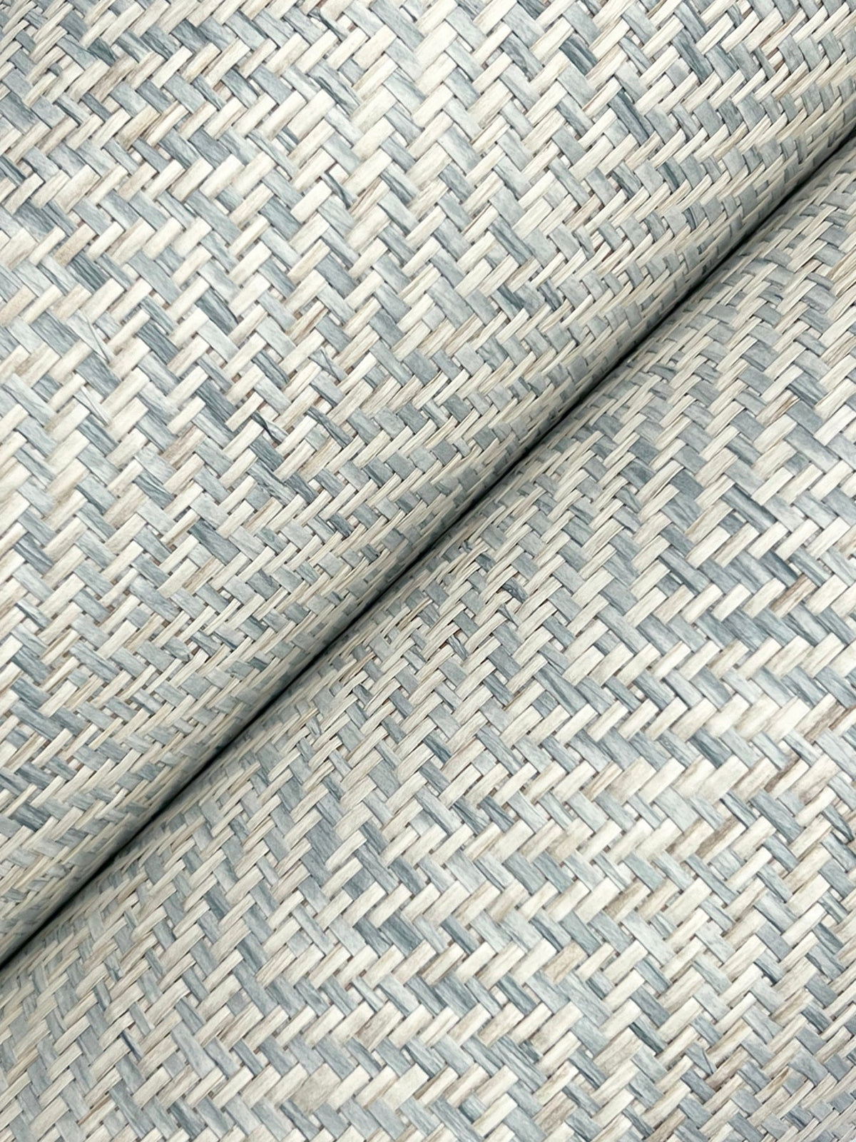 GV0195-peel-and-stick-wallpaper-detail-closeup
