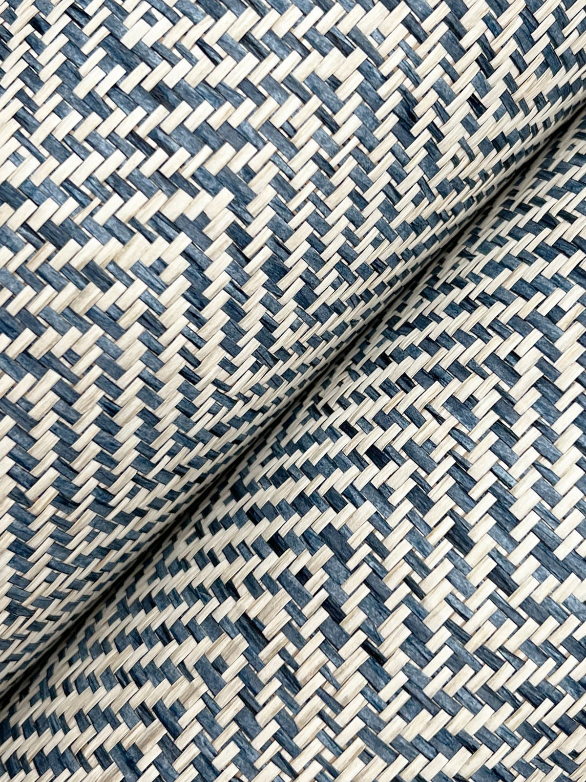GV0196-peel-and-stick-wallpaper-detail-closeup