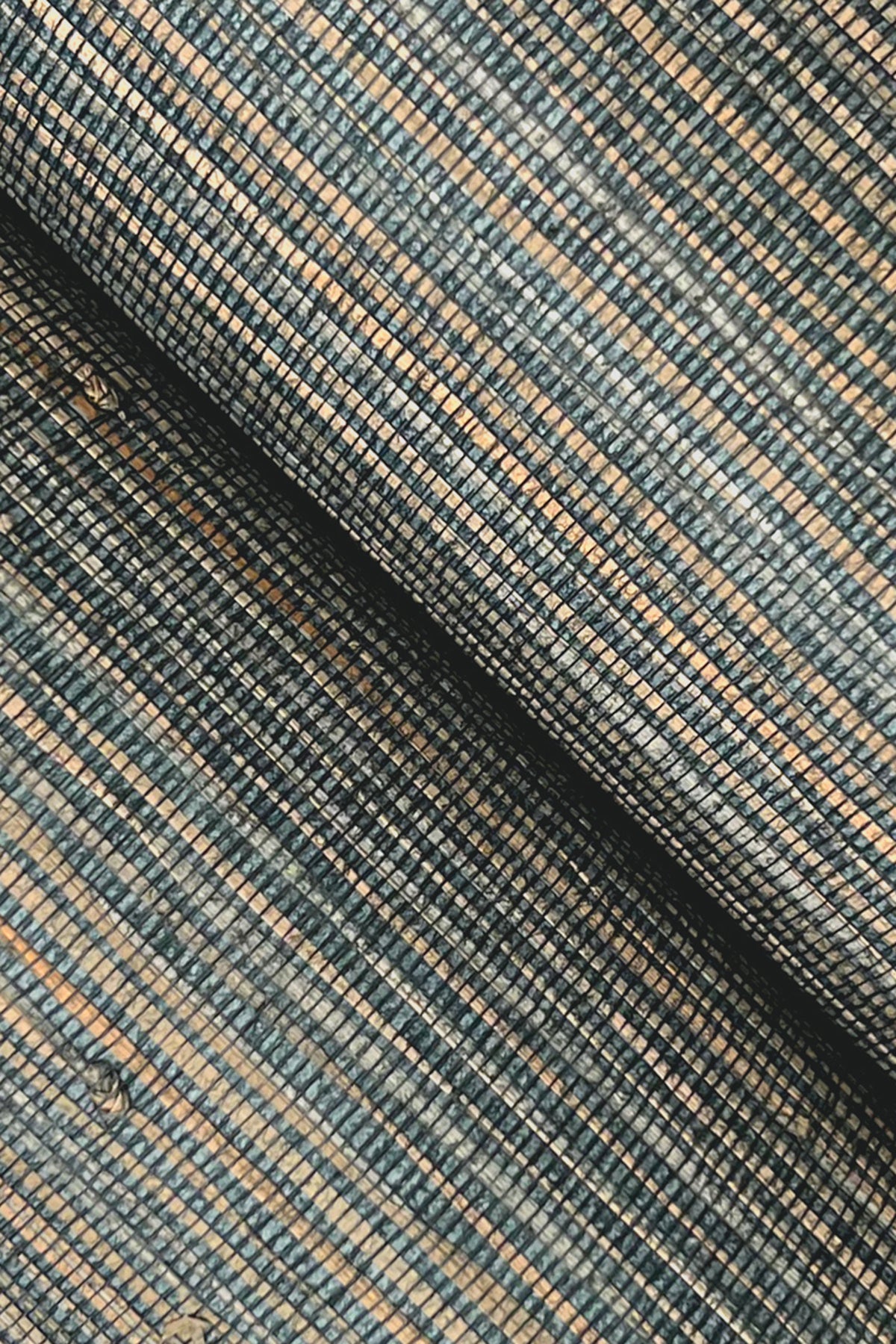 GV0234-peel-and-stick-wallpaper-detail-closeup