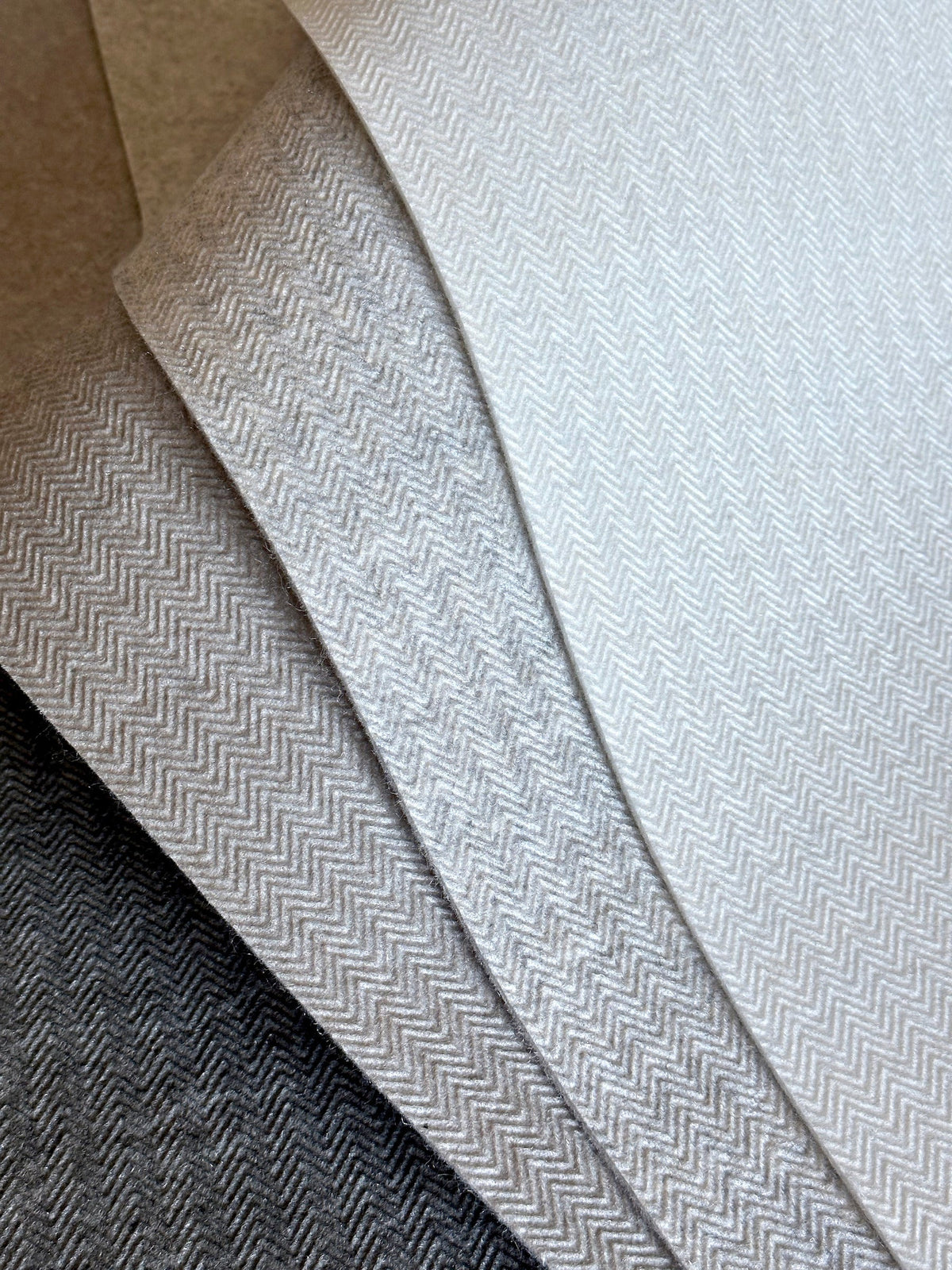 HA3653R-peel-and-stick-wallpaper-detail-closeup-3