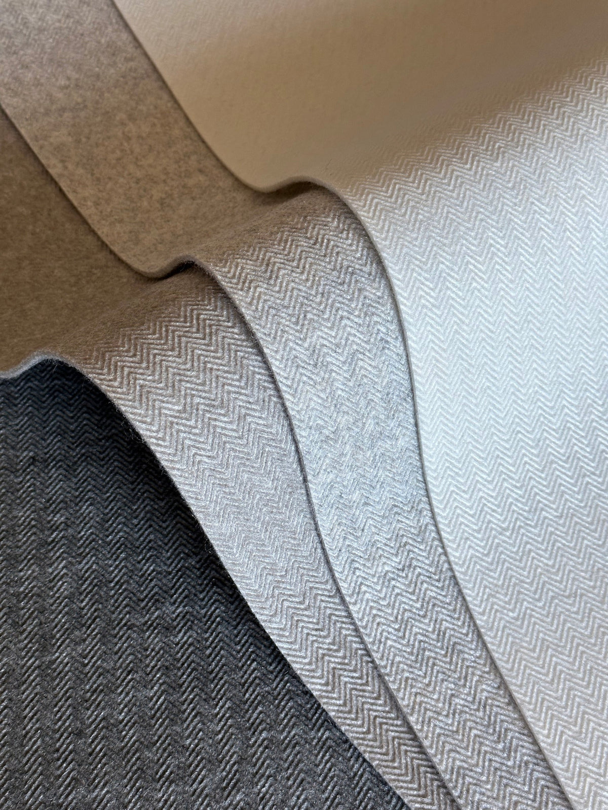 HA3657R-peel-and-stick-wallpaper-detail-closeup-5