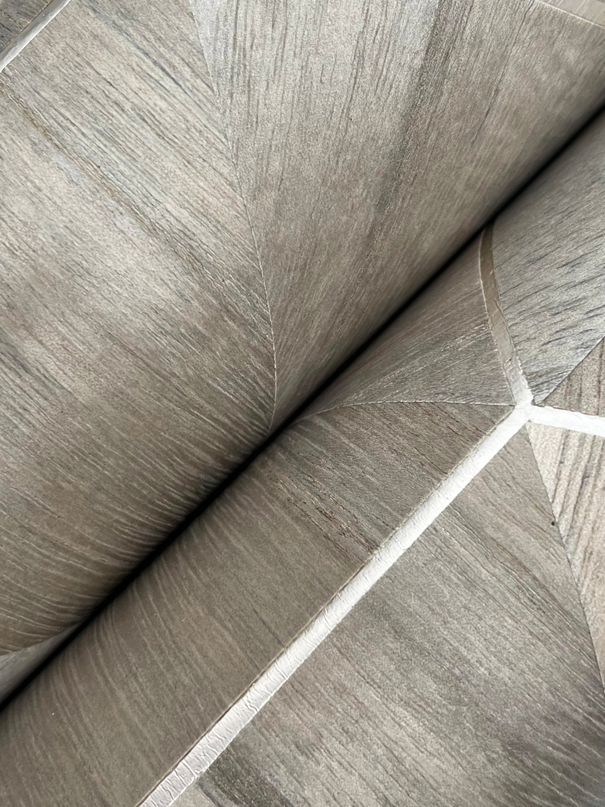 HO2102GV-peel-and-stick-wallpaper-detail-closeup