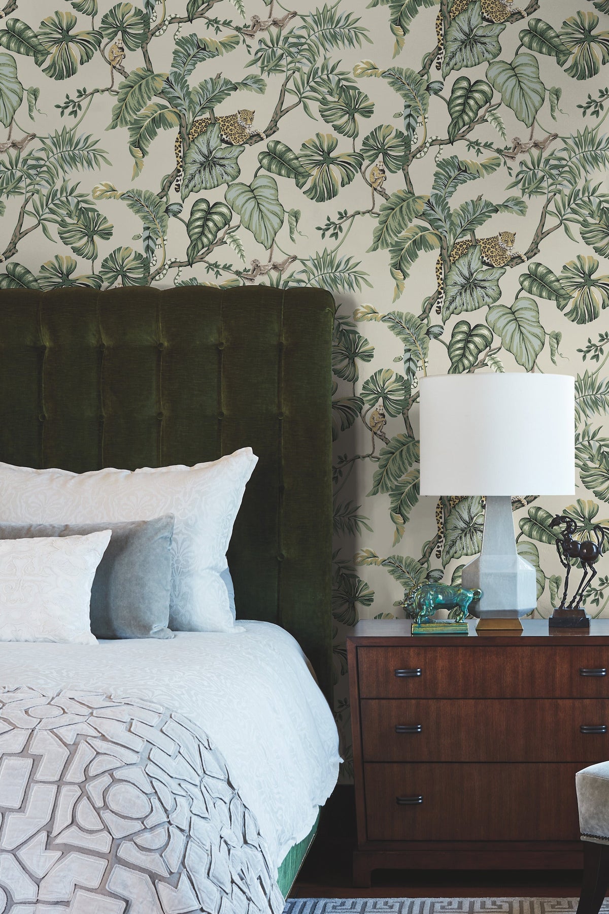 HO2144-peel-and-stick-wallpaper-room-scene