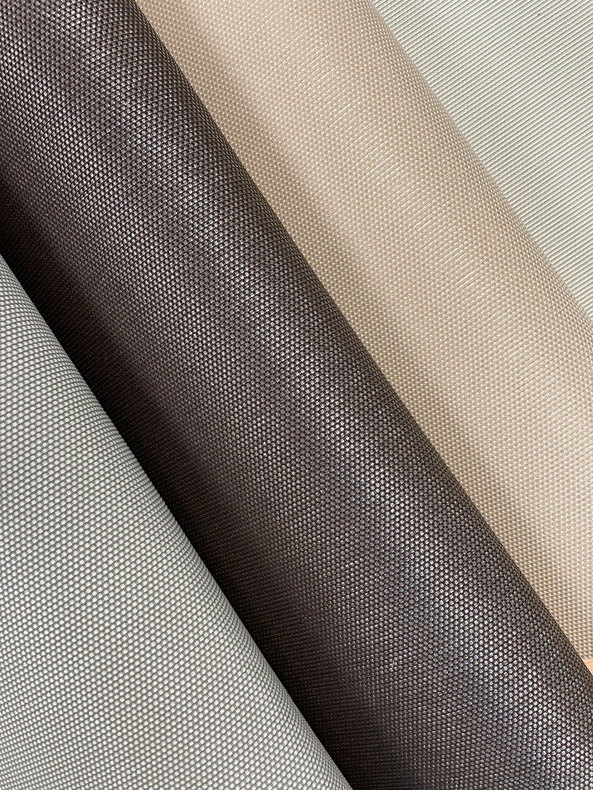 HW3666R-peel-and-stick-wallpaper-detail-closeup-4