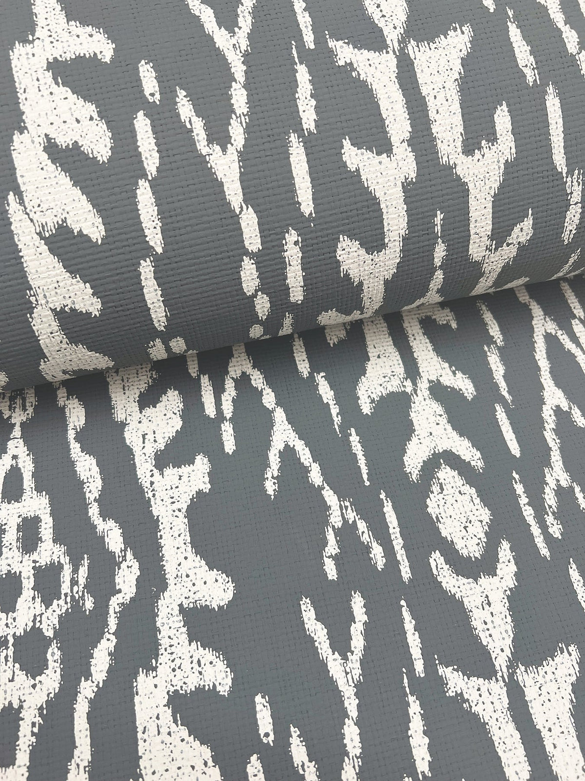 LM5342-peel-and-stick-wallpaper-detail-closeup