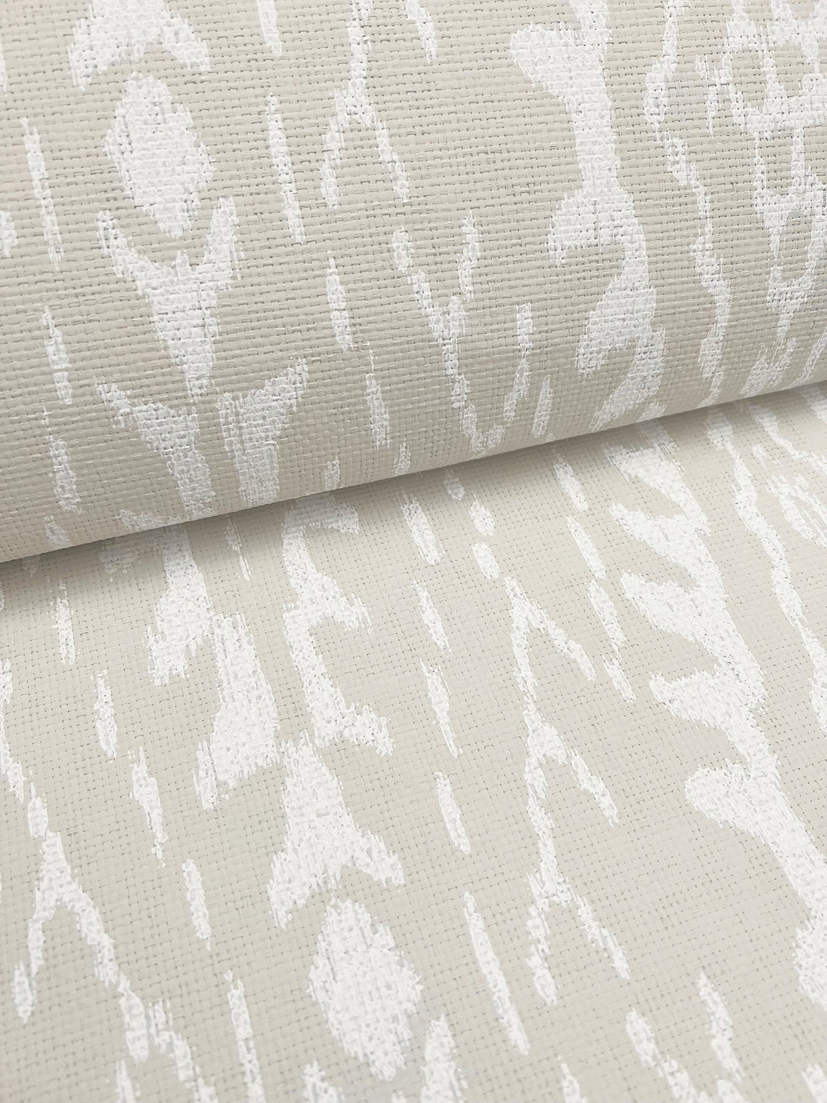 LM5343-peel-and-stick-wallpaper-detail-closeup
