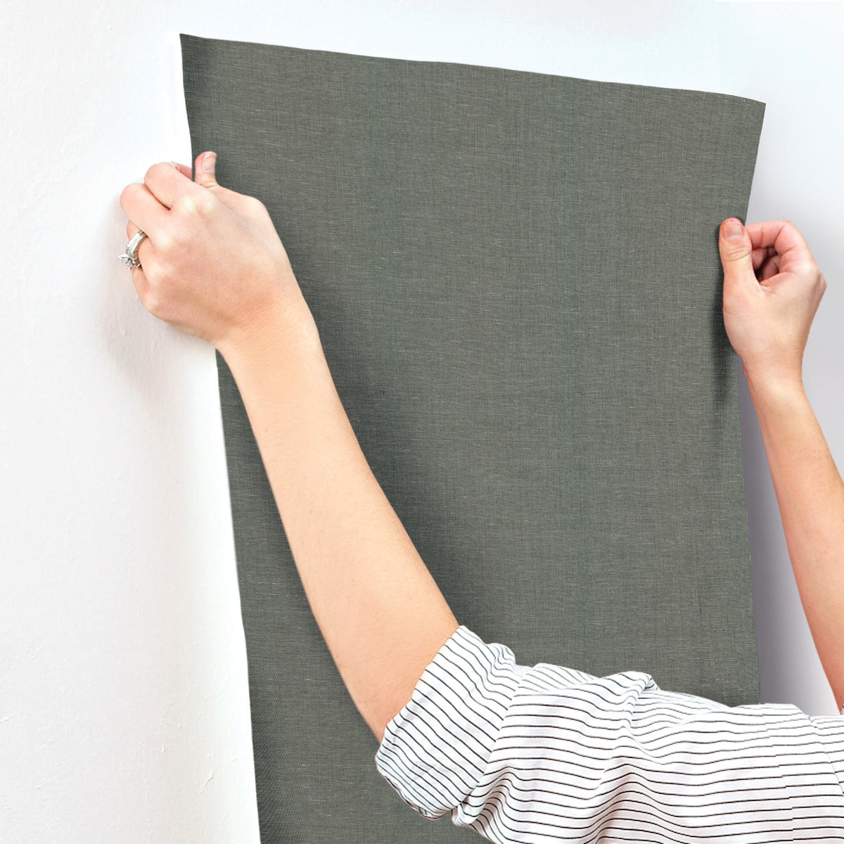 MF4702MH-peel-and-stick-wallpaper-stick-application-step