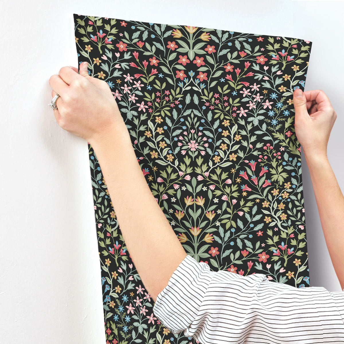 MF4721-peel-and-stick-wallpaper-stick-application-step