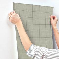 MF4786-peel-and-stick-wallpaper-stick-application-step