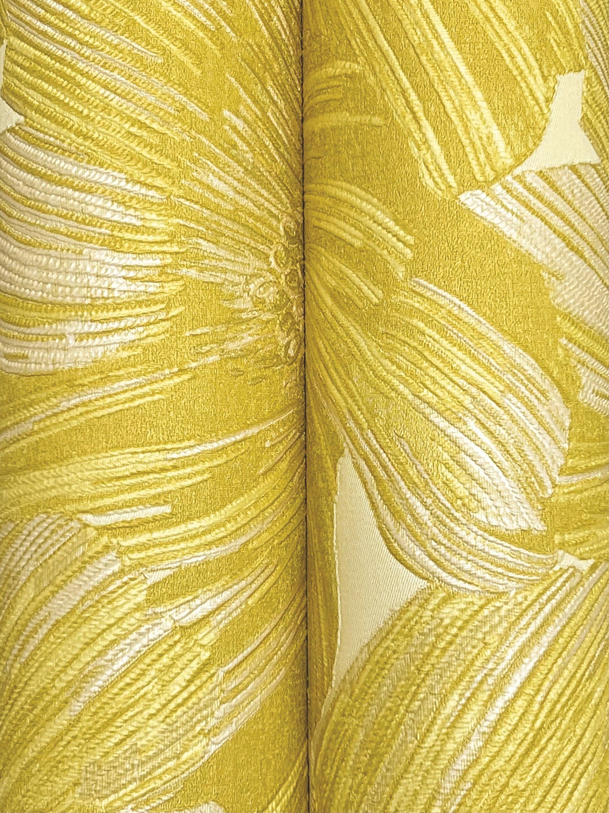 MI10500-peel-and-stick-wallpaper-detail-closeup