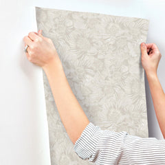 MI10502-peel-and-stick-wallpaper-stick-application-step