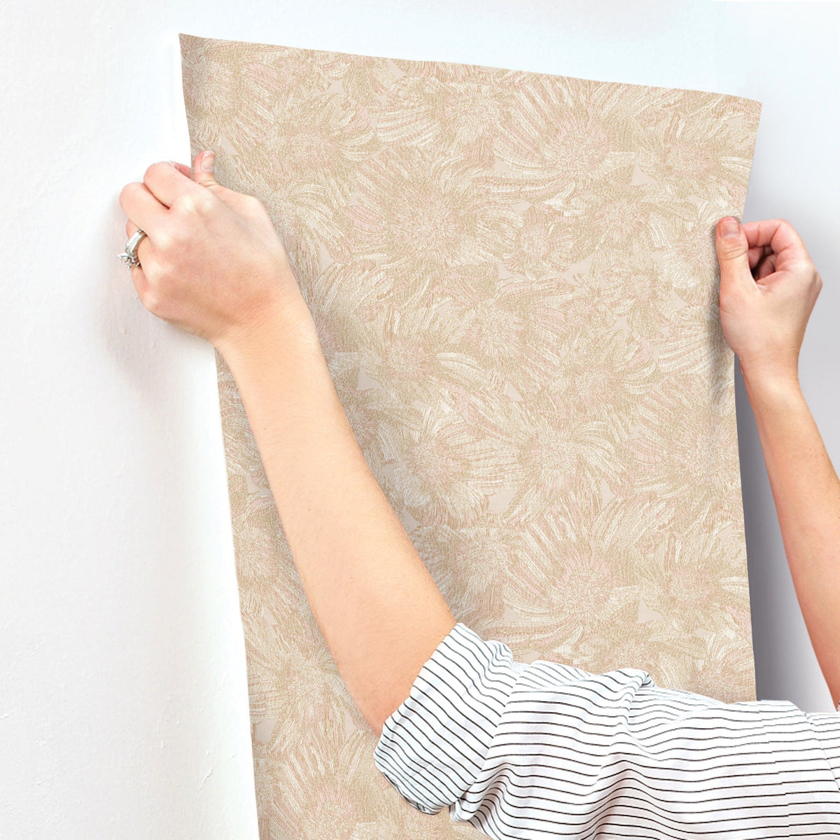 MI10503-peel-and-stick-wallpaper-stick-application-step
