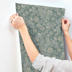 MI10504-peel-and-stick-wallpaper-stick-application-step