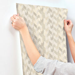 MI10520-peel-and-stick-wallpaper-stick-application-step